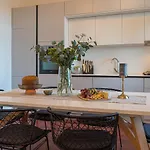 Luxury Seaview Apartment, New Aircons In Daire