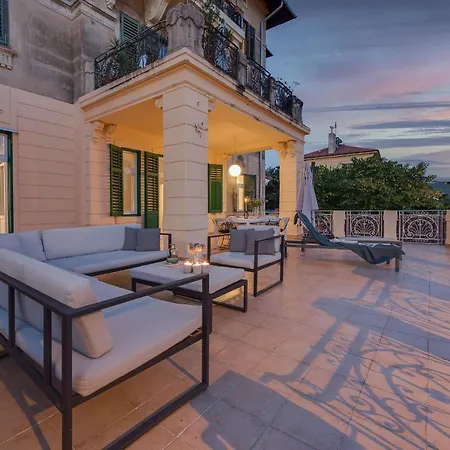 Luxury Seaview Apartment *