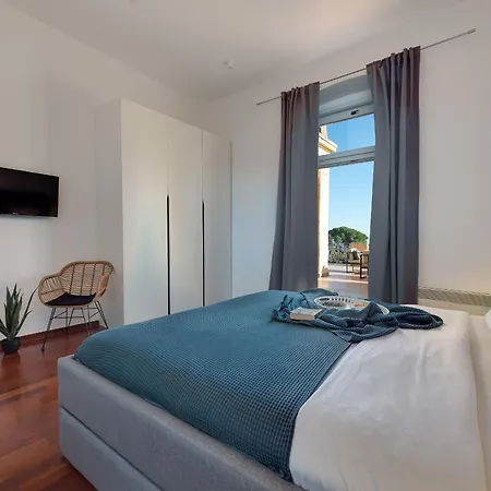 Luxury Seaview Apartment *