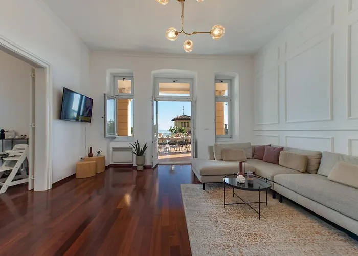 Luxury Seaview Apartment, New Aircon Heating *