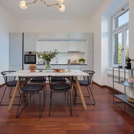 Luxury Seaview Apartment, New Aircon Heating Апартаменты Опатия