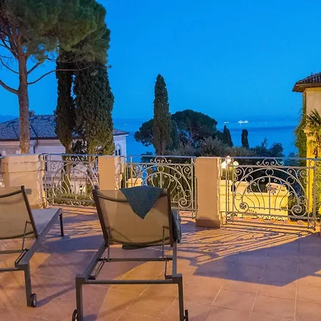 Апартаменти Luxury Seaview